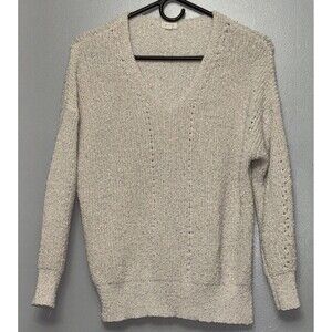 Women’s Medium Debut Ivory V-Neck Knit Relaxed Pullover Sweater.